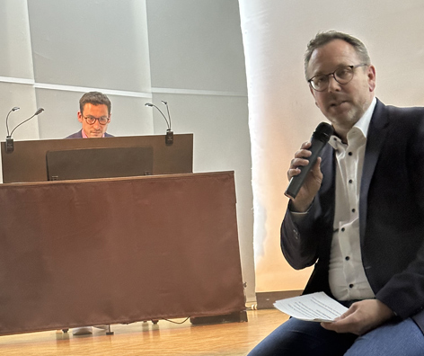 Pianist Sergey Shkoliarenko und Conférencier Sven Kneipp