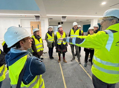Hospiz-Team besichtigt die Baustelle der neuen Klinik am Eichert